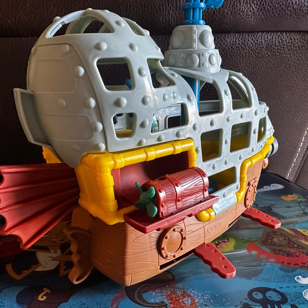 Jake & The Never Land Pirates Bucky's Submarine and Placemat - Picture 4 of 8
